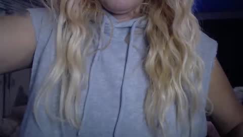 Snapshot of javlovesu chatting on 12.15.25 JAV online show from 12.15.25