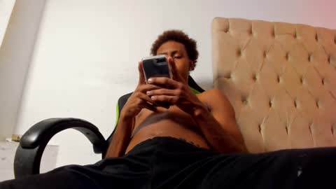 Snapshot of jax_maliq chatting on 10.29.25 jax_maliq online show from 10.29.25