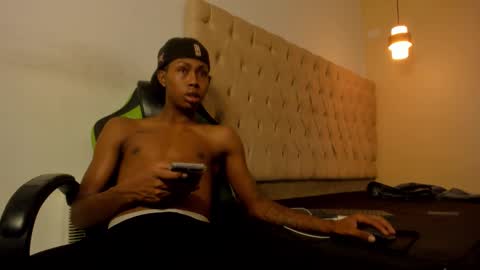 Snapshot of jax_maliq chatting on 11.02.25 jax_maliq online show from 11.02.25