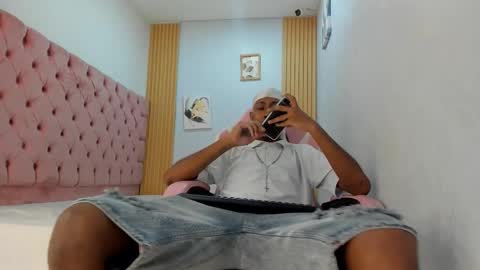 Snapshot of jax_maliq chatting on 11.18.25 jax_maliq online show from 11.18.25