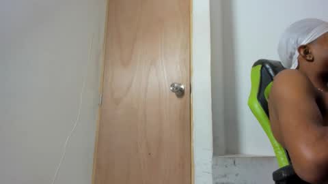 Snapshot of jax_maliq chatting on 11.18.25 jax_maliq online show from 11.18.25