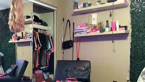 jay_banks0420 online show from 12.15.25