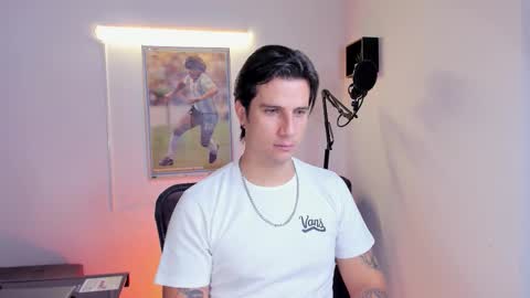 Snapshot of jayalvarrez_ chatting on 10.25.25 Jay Alvarrez online show from 10.25.25