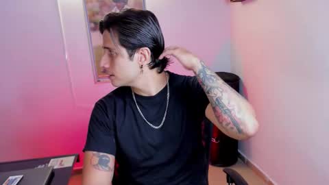 Snapshot of jayalvarrez_ chatting on 11.03.25 Jay Alvarrez online show from 11.03.25