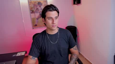 Snapshot of jayalvarrez_ chatting on 11.04.25 Jay Alvarrez online show from 11.04.25