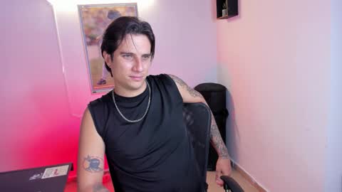 Snapshot of jayalvarrez_ chatting on 11.07.25 Jay Alvarrez online show from 11.07.25