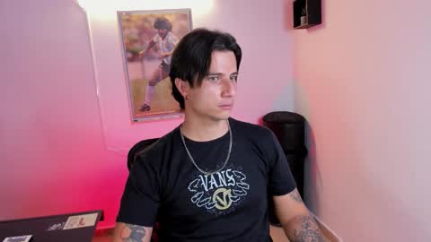 Snapshot of jayalvarrez_ chatting on 11.10.25 Jay Alvarrez online show from 11.10.25