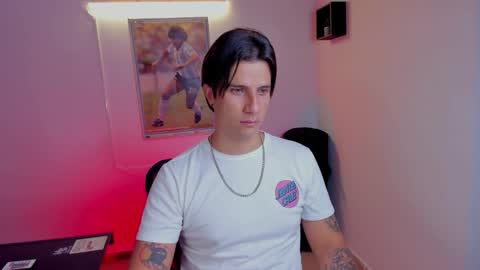 Snapshot of jayalvarrez_ chatting on 11.11.25 Jay Alvarrez online show from 11.11.25