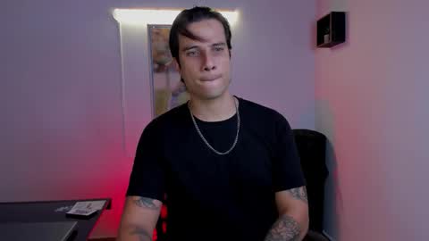 Snapshot of jayalvarrez_ chatting on 11.22.25 Jay Alvarrez online show from 11.22.25