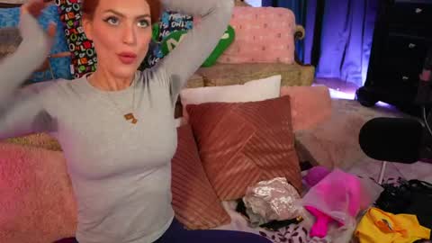 Snapshot of jaybeitsme chatting on 05.03.26 JennyBlighe online show from 05.03.26