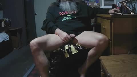 Snapshot of jaycanbefun chatting on 10.29.25 Grand Zaddy or Jay its casual online show from 10.29.25