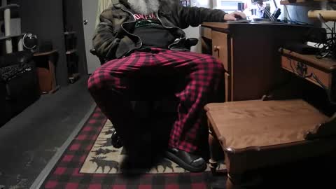 Snapshot of jaycanbefun chatting on 11.18.25 Grand Zaddy or Jay its casual online show from 11.18.25