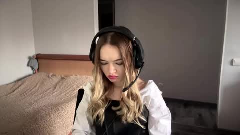 Hi Im Mishel 18 years old online show from 11.13.25