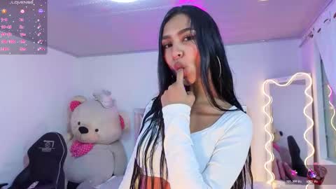 Snapshot of jazmin_tay chatting on 11.15.25 Jazmin online show from 11.15.25