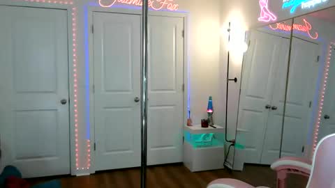 Jazmine Fox online show from 05.04.26