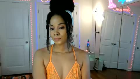 Snapshot of jazminefox chatting on 05.16.26 Jazmine Fox online show from 05.16.26