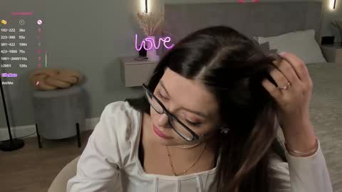Snapshot of jazminenakano chatting on 10.19.25 Mira the personal mirage D online show from 10.19.25