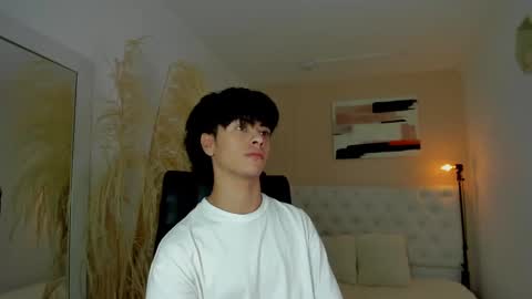J E A N online show from 12.04.24