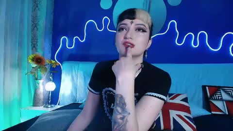 Snapshot of jeannesabatier chatting on 05.11.26 Jean online show from 05.11.26