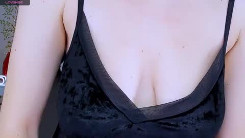 Snapshot of jeanniefox_ chatting on 02.12.25 jeanniefox_ online show from 02.12.25