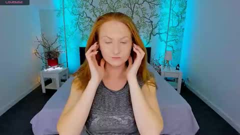 Snapshot of jeanniefox_ chatting on 09.11.25 jeanniefox_ online show from 09.11.25