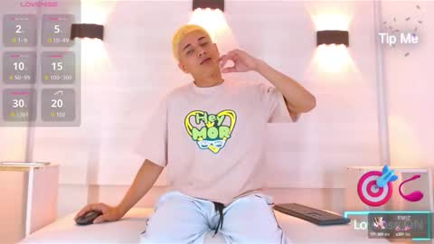 Snapshot of jeic_18 chatting on 09.19.25 jeic 18 online show from 09.19.25