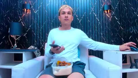 Snapshot of jeic_18 chatting on 11.04.25 jeic 18 online show from 11.04.25