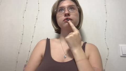 Snapshot of jelly_gum chatting on 12.22.25 Inna online show from 12.22.25