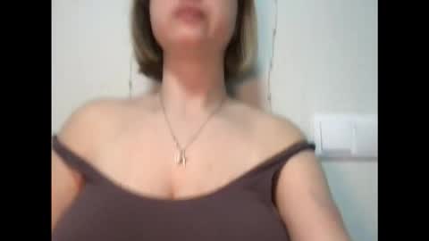 Snapshot of jelly_gum chatting on 12.23.25 Inna online show from 12.23.25