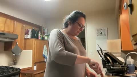 Snapshot of jellybeanin chatting on 12.25.24 Jelli online show from 12.25.24