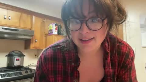 Snapshot of jellybeanin chatting on 02.25.25 Jelli online show from 02.25.25