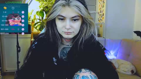 Snapshot of jelyaa chatting on 12.13.24 Jelya online show from 12.13.24