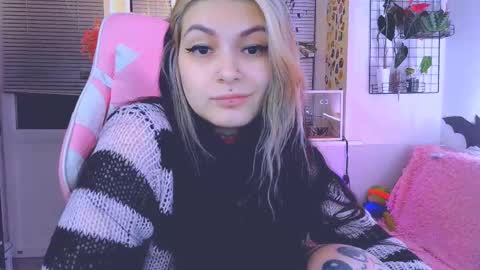 Snapshot of jelyaa chatting on 02.20.25 Jelya online show from 02.20.25