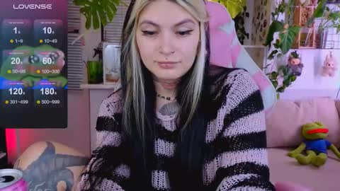 Snapshot of jelyaa chatting on 09.24.25 Jelya online show from 09.24.25