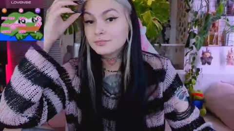 Snapshot of jelyaa chatting on 10.15.25 Jelya online show from 10.15.25