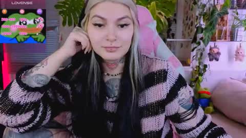 Snapshot of jelyaa chatting on 10.18.25 Jelya online show from 10.18.25