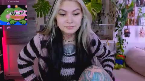 Snapshot of jelyaa chatting on 10.22.25 Jelya online show from 10.22.25