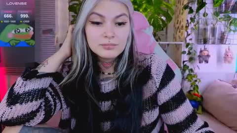 Snapshot of jelyaa chatting on 10.31.25 Jelya online show from 10.31.25