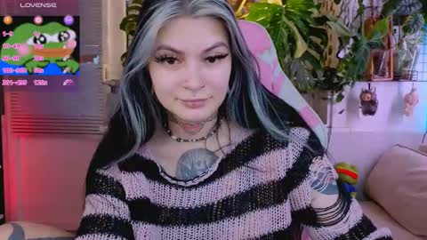 Snapshot of jelyaa chatting on 11.23.25 Jelya online show from 11.23.25