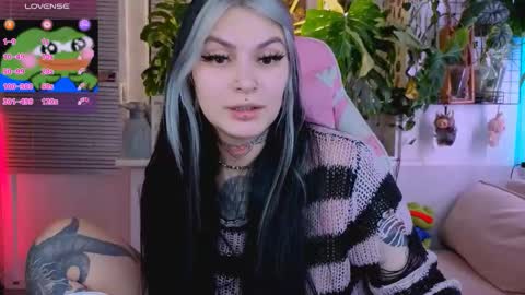 Snapshot of jelyaa chatting on 11.24.25 Jelya online show from 11.24.25