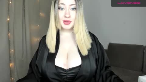 Snapshot of jenahaze chatting on 02.04.25 Jena online show from 02.04.25