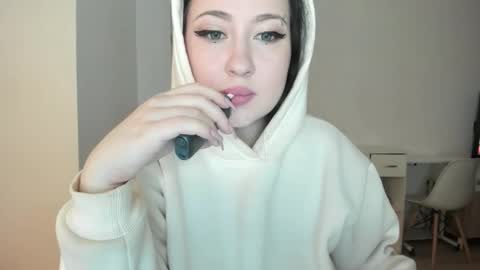 Snapshot of jenahaze chatting on 10.17.25 Jena online show from 10.17.25