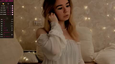 Snapshot of jeniferji chatting on 10.23.25 EvaSileZ online show from 10.23.25