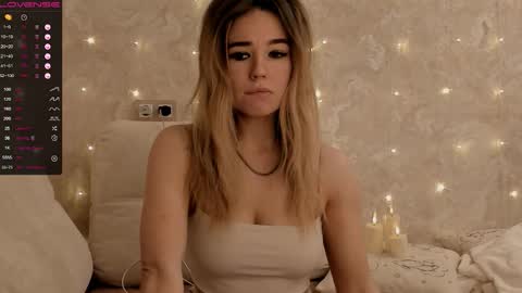 Snapshot of jeniferji chatting on 11.25.25 EvaSileZ online show from 11.25.25