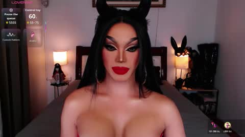 Queen Jenifer online show from 11.01.25