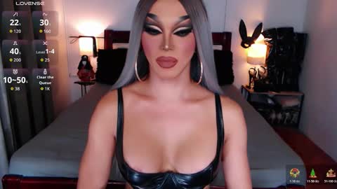 Queen Jenifer online show from 11.28.25