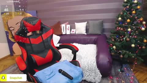 Snapshot of jeniferstone chatting on 12.23.24 Kira online show from 12.23.24