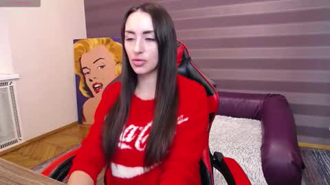 Snapshot of jeniferstone chatting on 10.24.25 Kira online show from 10.24.25