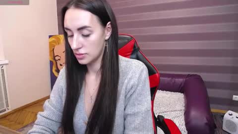 Snapshot of jeniferstone chatting on 11.14.25 Kira online show from 11.14.25