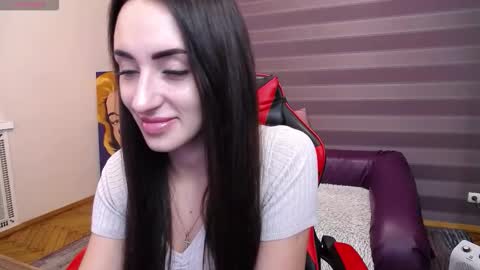 Snapshot of jeniferstone chatting on 11.21.25 Kira online show from 11.21.25